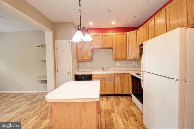 Building Photo - 6135 Newport Terrace