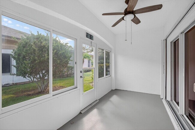 Building Photo - 1827 Pelican Dr