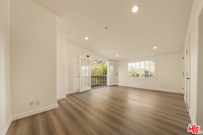 Building Photo - 1109 Pine Dr