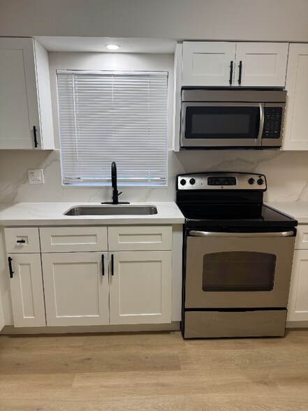 Building Photo - 5414 NE 22nd Terrace