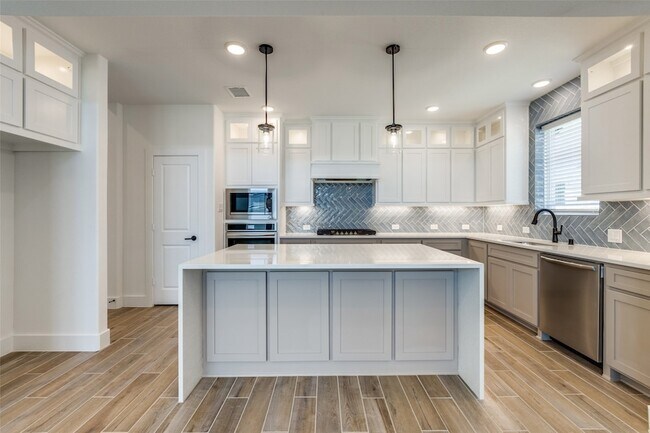 Building Photo - 6204 Mulberry Creek Ln
