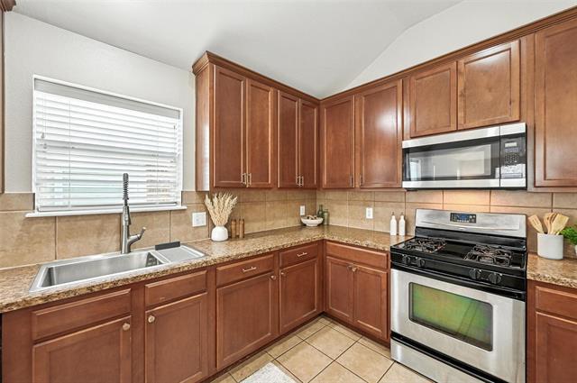 Building Photo - 9012 Heartwood Dr