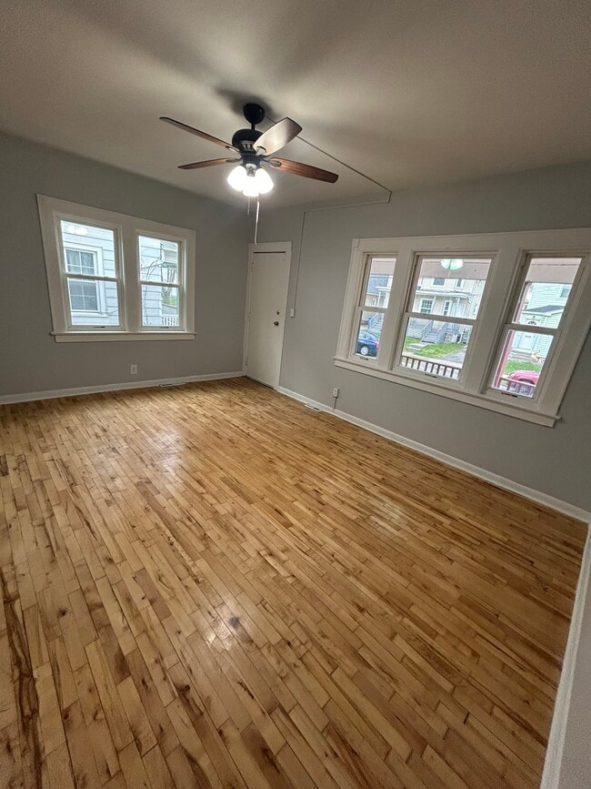 Building Photo - 40 Moulson St