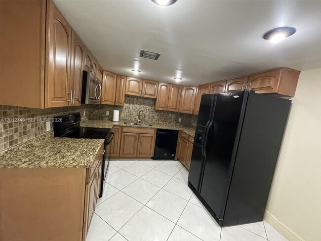 Building Photo - 491 Racquet Club Rd