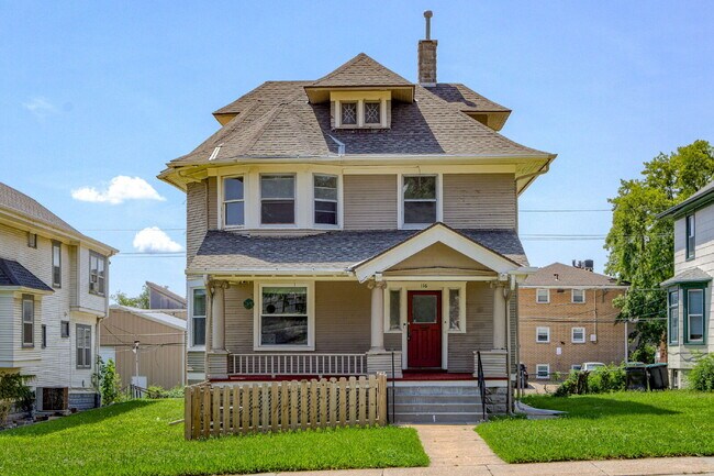 Building Photo - Blackstone Duplex
