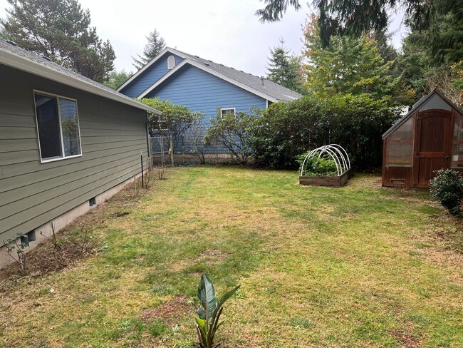 Building Photo - Very Nice Home in Waldport!