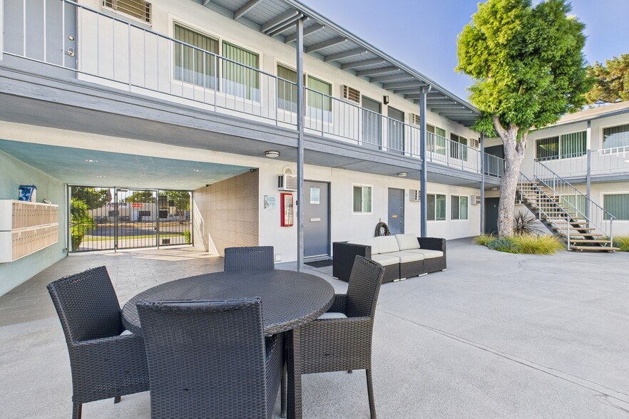 Building Photo - Aqua South