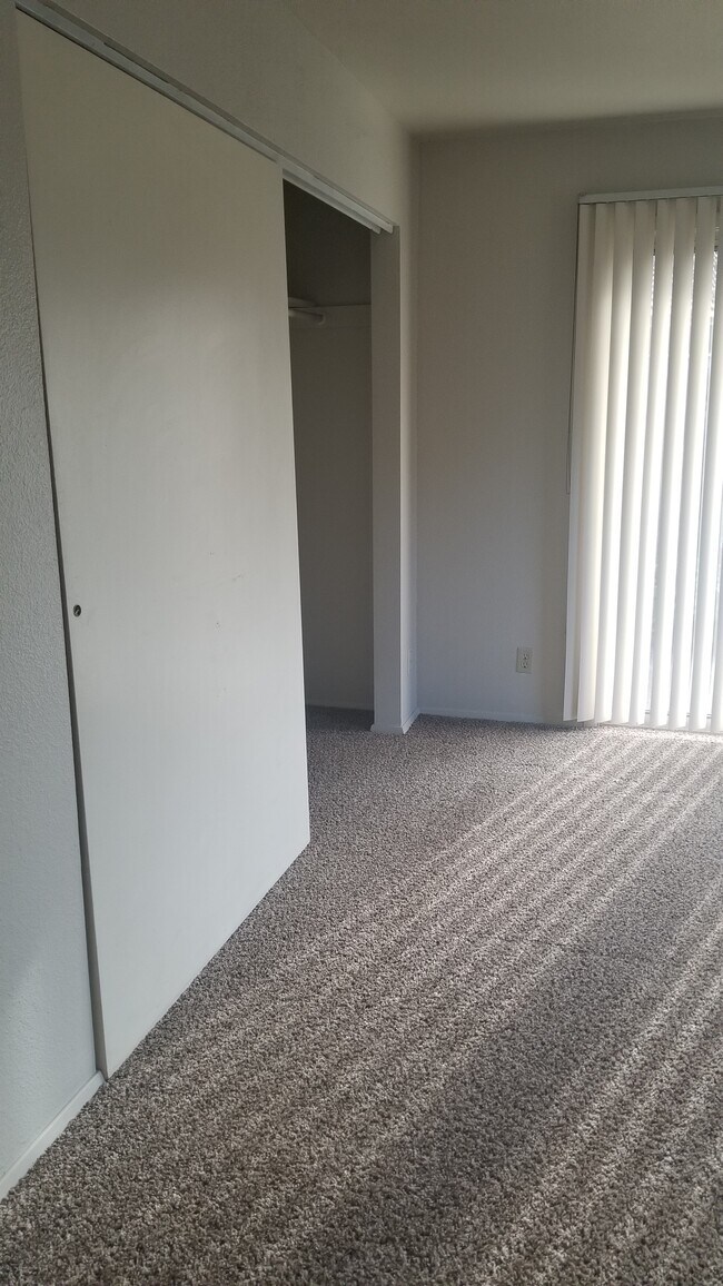 Building Photo - 1071 Bond St