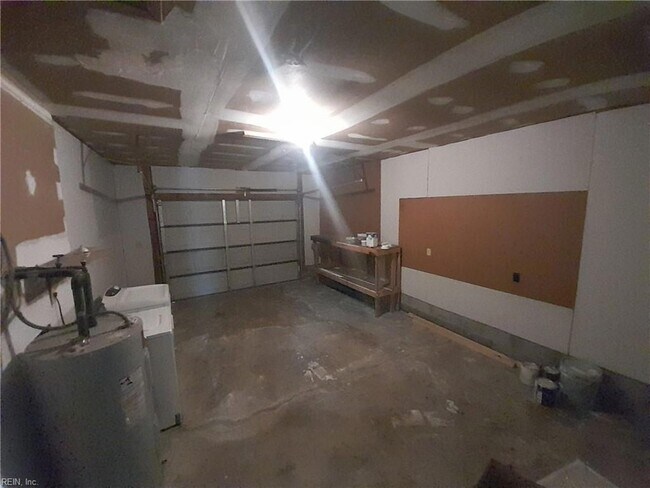 Building Photo - 5719 Earnhardt St