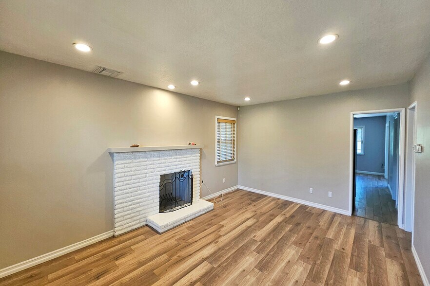 Building Photo - 22957 Stagg St