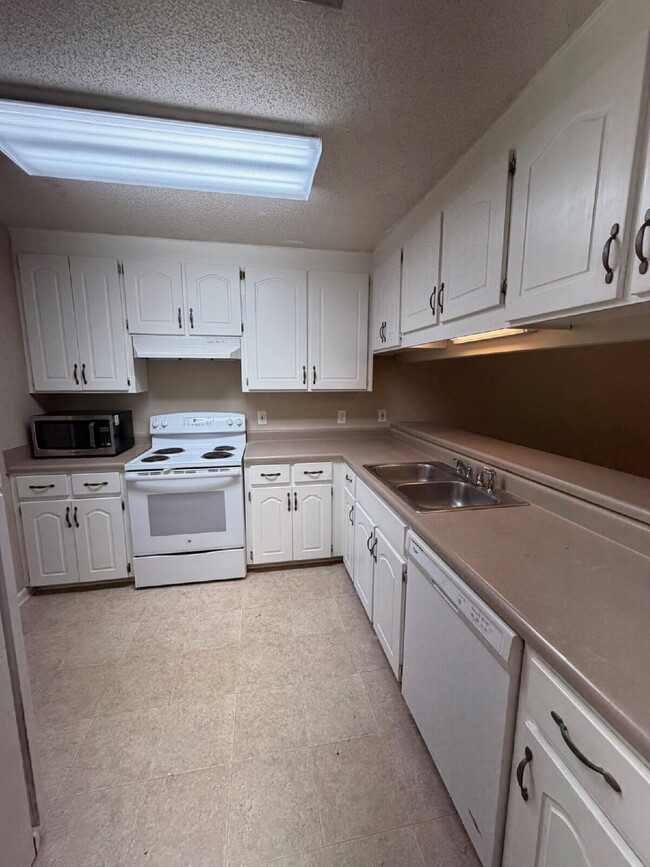 Building Photo - Unit #1 in triplex available FOR RENT in Taylor, AL