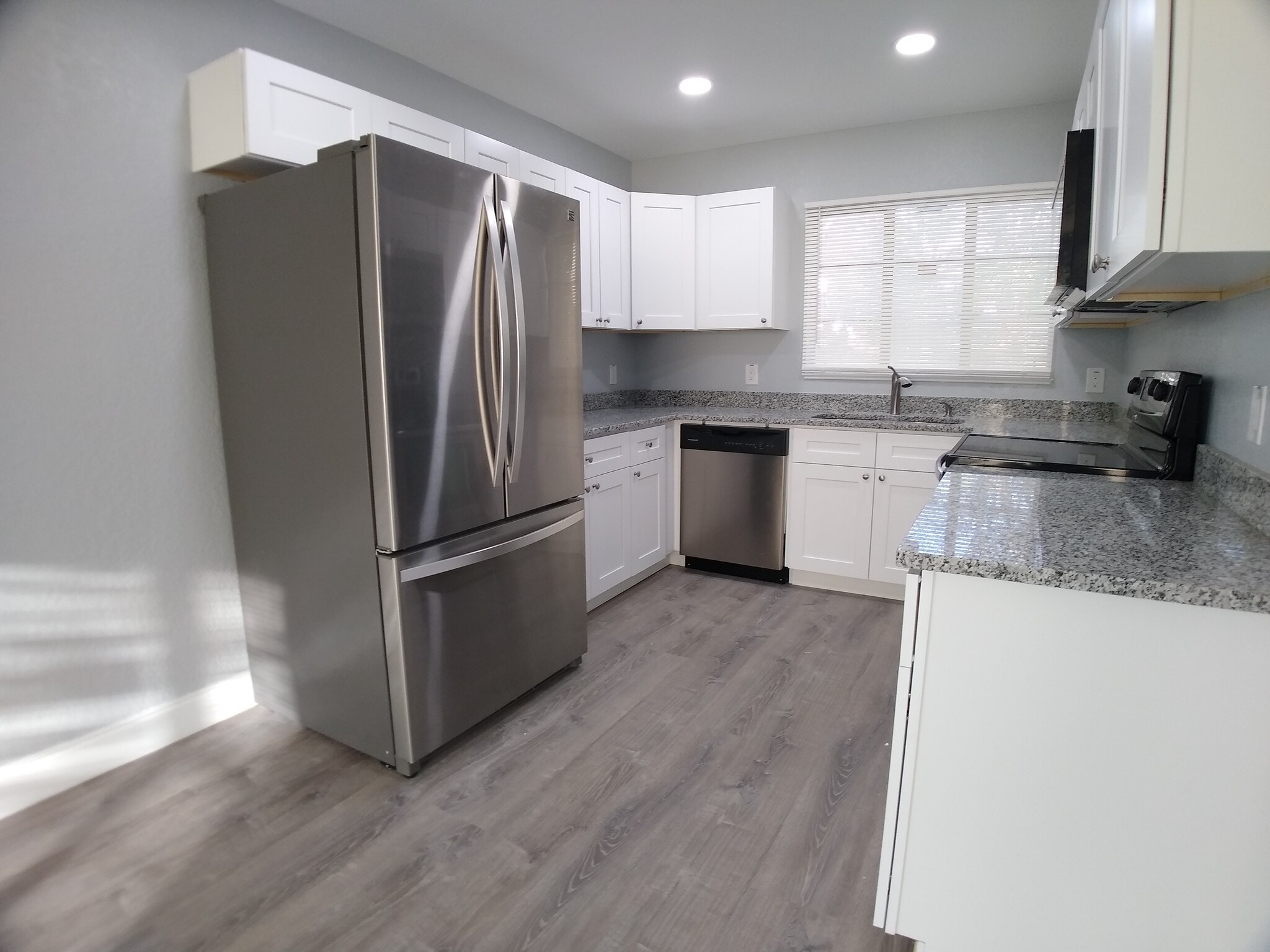 Brand new kitchen! - 101 N Venus Ave