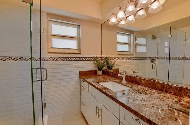 Building Photo - 333 NE 21st Ave