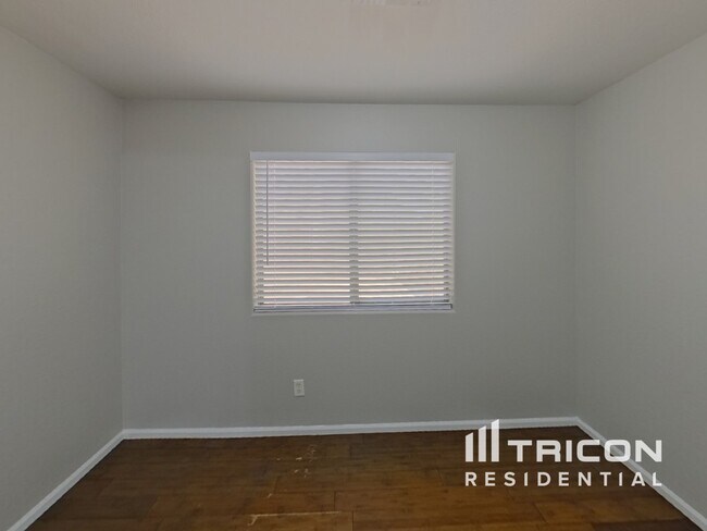 Building Photo - 42028 W Sunland Dr