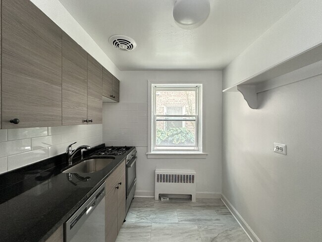 Building Photo - 6715 N California Ave