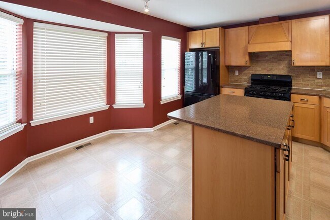 Building Photo - 3604 N Carriage Ct