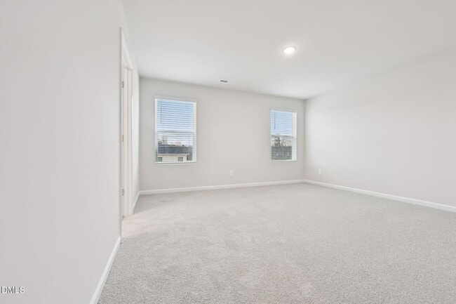 Building Photo - 5 and A Loft single family for sale
