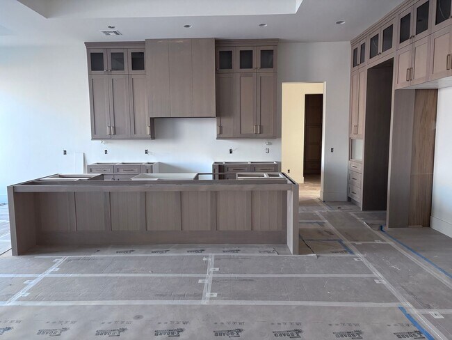 Building Photo - Huge Single Story with Pool and RV Garage