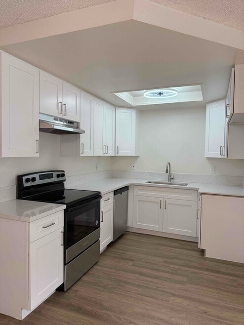 Building Photo - 1400 Peckham St