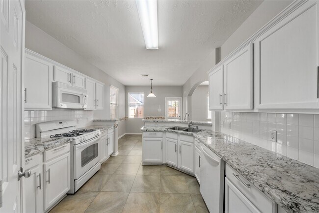 Building Photo - 6354 Wilshire Ridge
