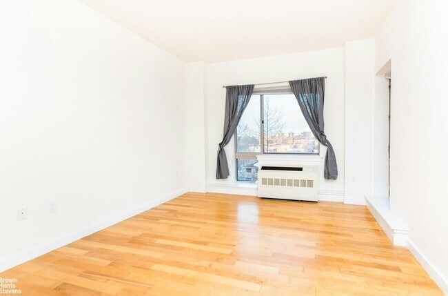 Building Photo - 3585 Greystone Ave
