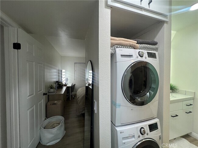 Building Photo - 139 S Poplar Ave