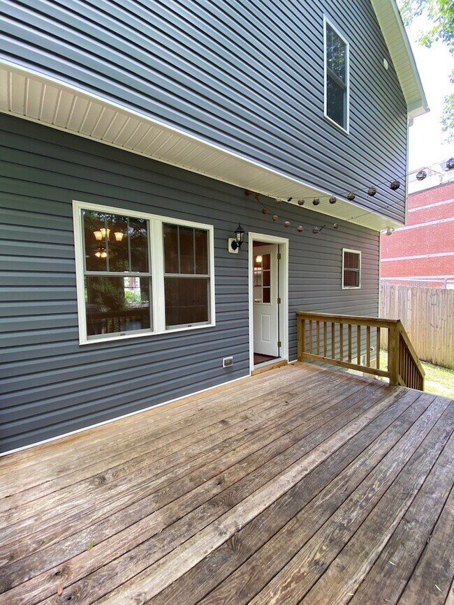 Building Photo - 2024 Jersey Ave