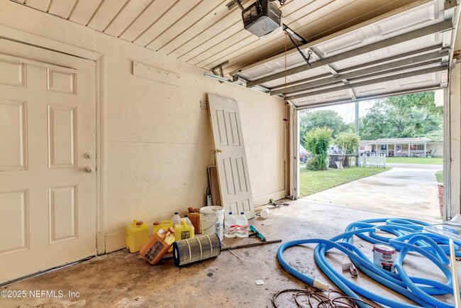 Building Photo - 4407 Melvin Cir E