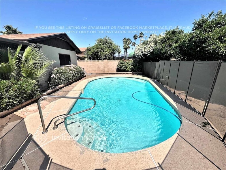 Building Photo - 4607 W Orangewood Ave