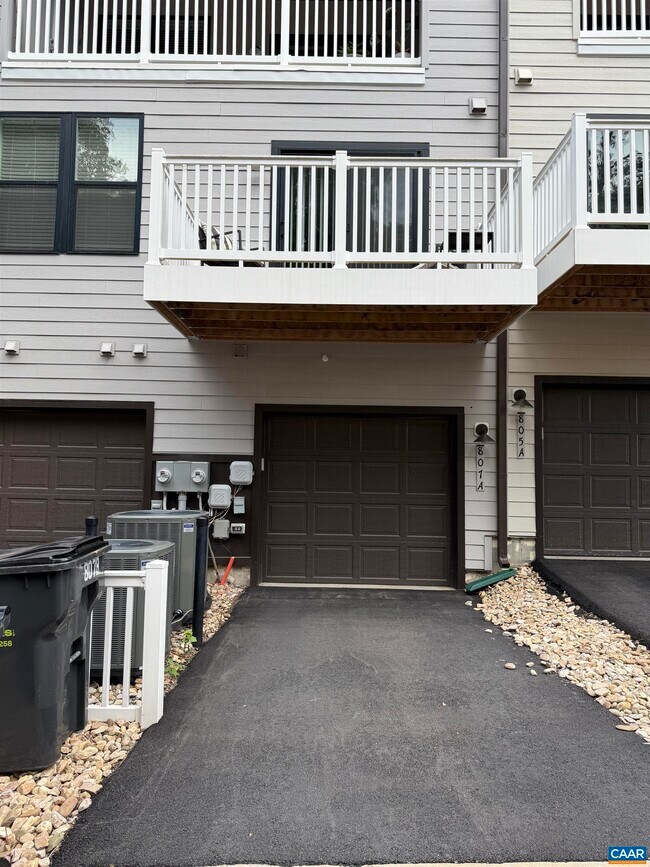Building Photo - 807 Wesley Ln