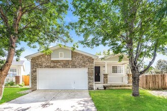 Building Photo - 2 WEEKS FREE RENT! PLUS FREE iPad or 55” TV IF MOVED IN BY 5/31! Charming 3bd/2ba Single-Level Ho...