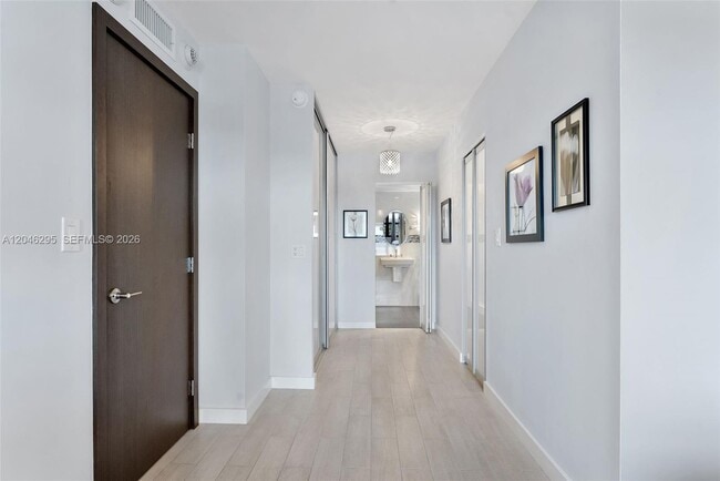 Building Photo - 5100 N Ocean Blvd