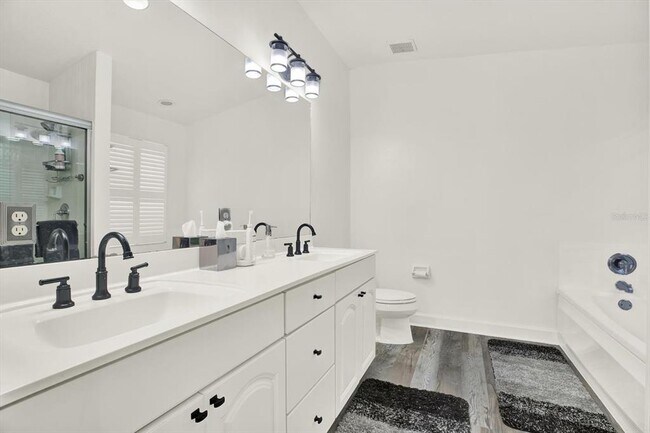 Building Photo - 3006 W Julia St