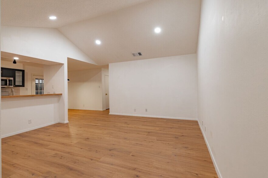 Building Photo - 100 Nicole Cove