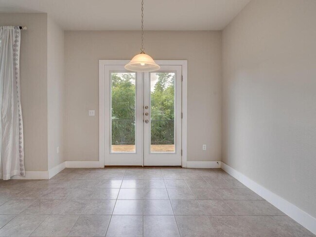 Building Photo - 305 Bridgeford Dr