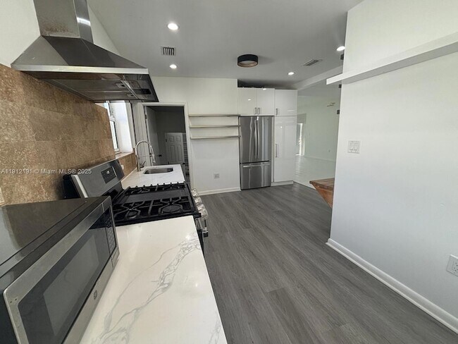 Building Photo - 9324 Byron Ave