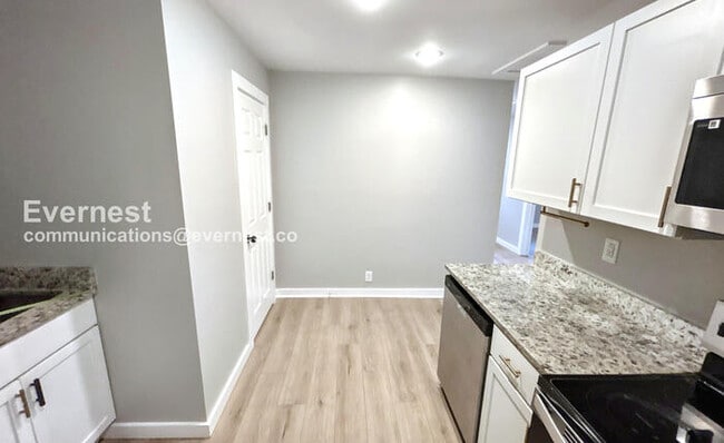 Building Photo - 1728 17th Ave N