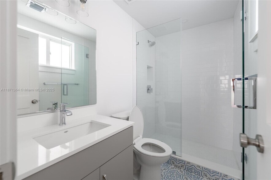 Building Photo - 3160 S Le Jeune Rd