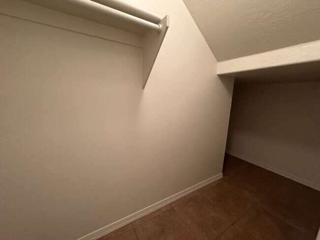 Building Photo - **Move-In Special** BEAUTIFUL 4 BEDROOM 3 ...