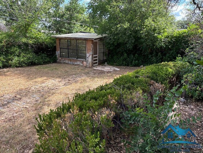 Building Photo - 2661 Oxford Ave