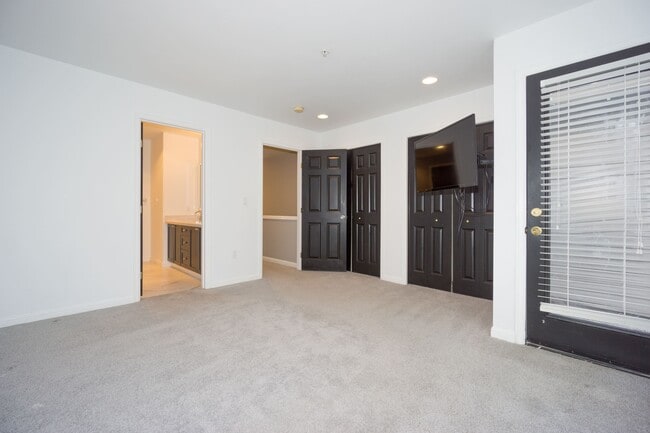 Building Photo - 9223 122nd Ct NE