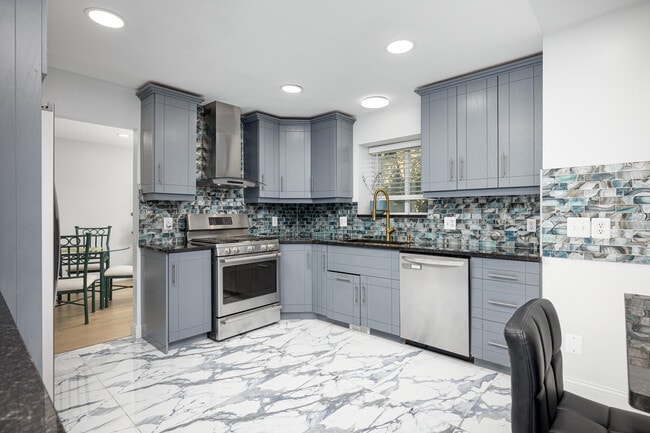 Building Photo - 4025 Rolling Meadow Ln