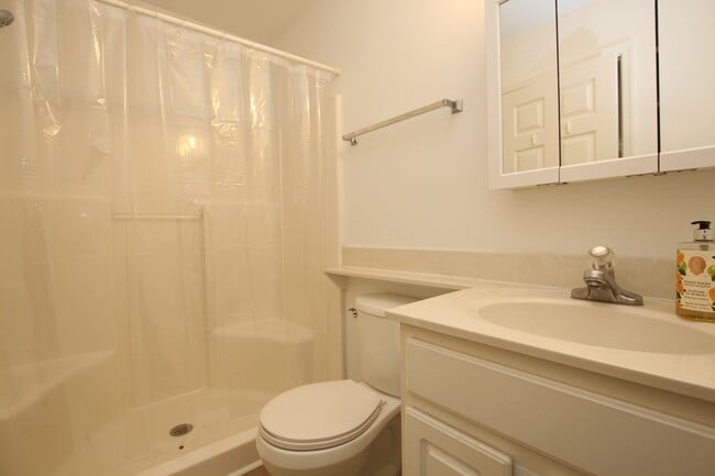 Building Photo - Updated 3Bed 3Bath Townhouse in Plantation East