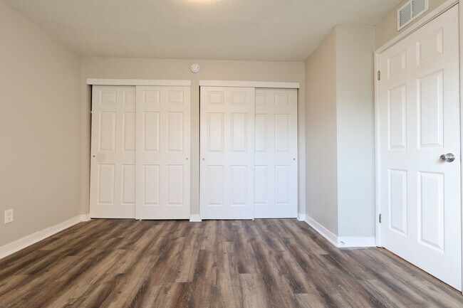 Building Photo - Beautiful 1 Bedroom w/ Off-Street Parking