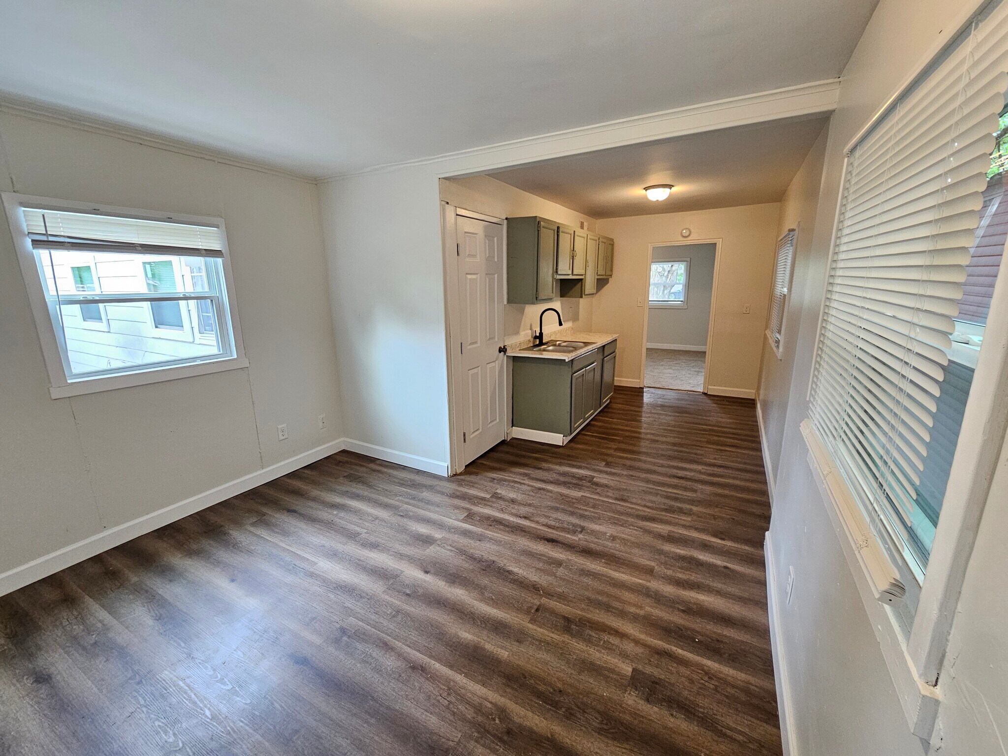 Building Photo - 877 S Ashburton Rd