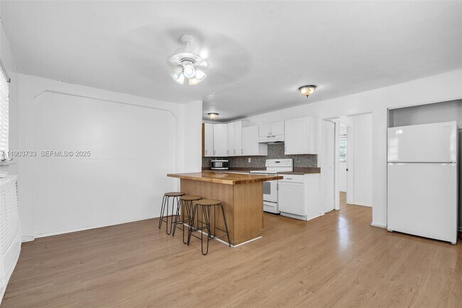 Building Photo - 2809 SW 23rd Terrace