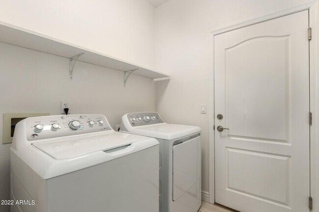 Building Photo - 11838 E Carol Ave