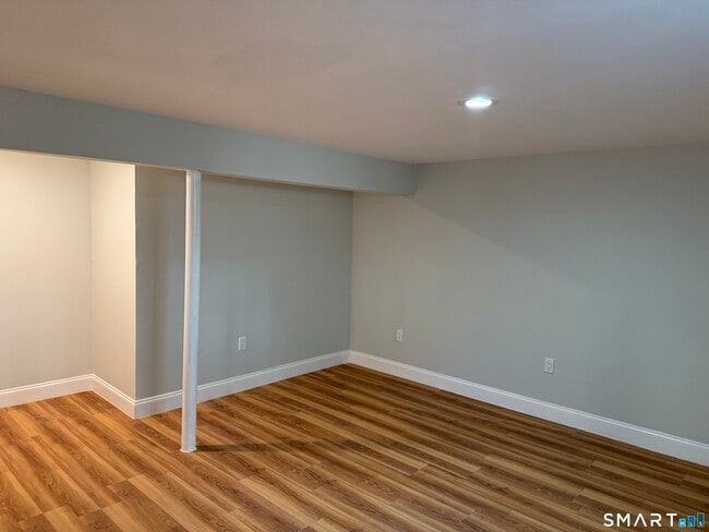 Building Photo - 10 Elmwood St