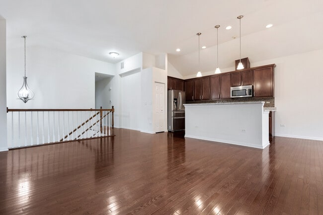 Building Photo - 2528 Dunraven Ave