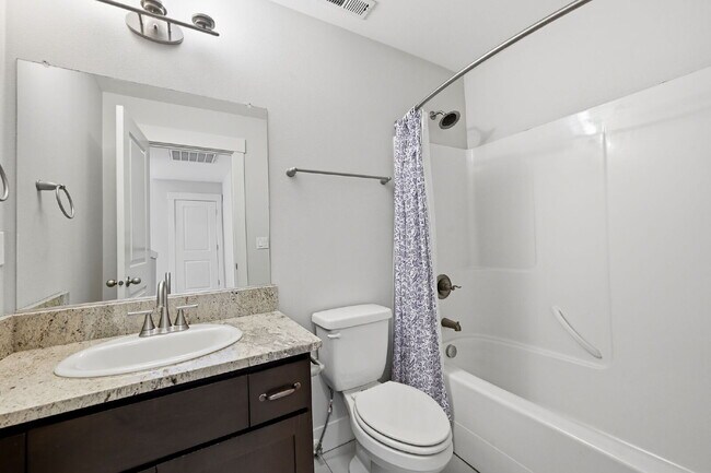 Building Photo - 3BR/2.5BA Townhome in Larkspur — Old Mill, Downtown & Bachelor All Close By